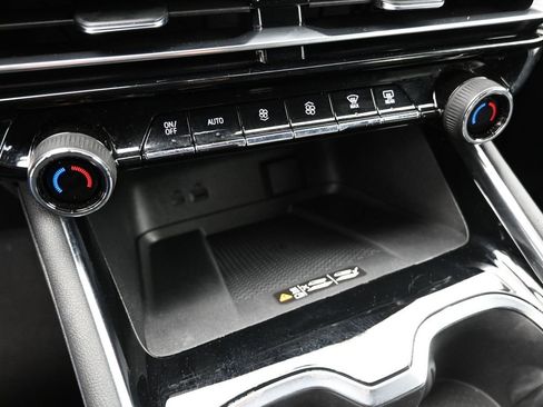 Used 2024 Chevrolet Traverse Z71 w/ LPO, Floor Liner Package image 17