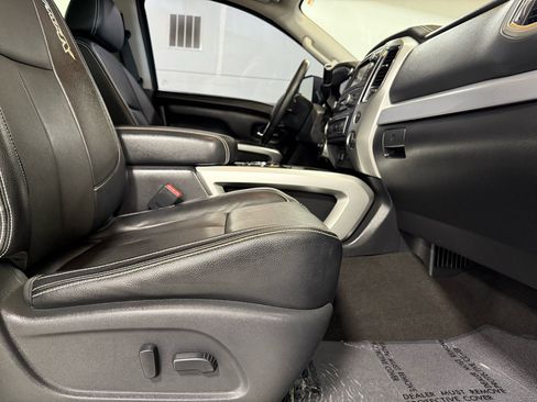 Used 2019 Nissan Titan PRO-4X w/ Pro-4x Convenience Package image 24