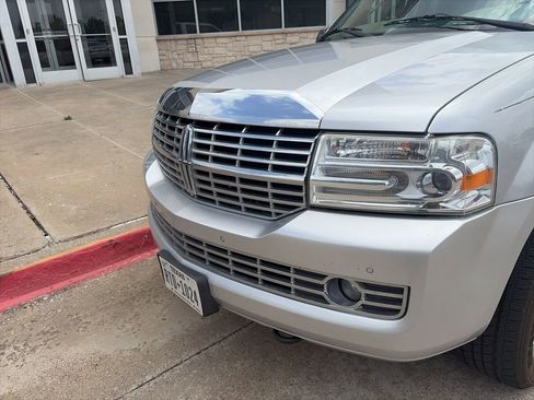 Used 2012 Lincoln Navigator L 2WD image 9