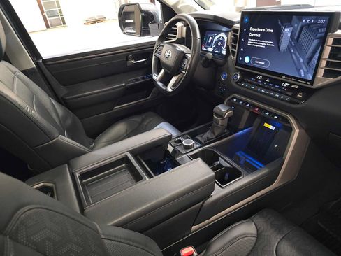 Used 2024 Toyota Tundra Limited AWD/4WD image 30