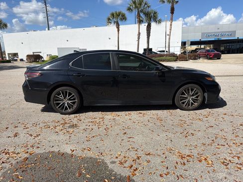 Used 2023 Toyota Camry SE image 6