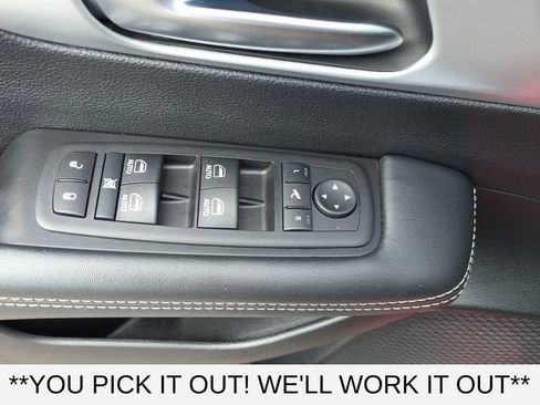 Used 2025 Chrysler Pacifica Limited FWD image 12
