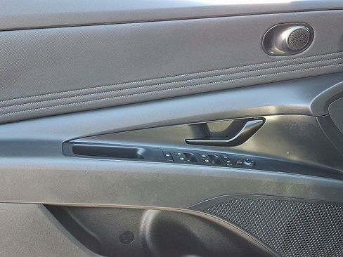 Used 2025 Hyundai Elantra Sport image 13