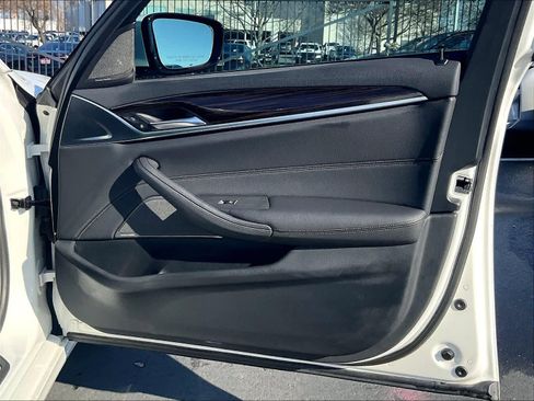 Used 2023 BMW 540i w/ Premium Package image 29