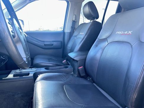 Used 2011 Nissan Xterra PRO-4X w/ Pro-4x Leather Pkg image 12
