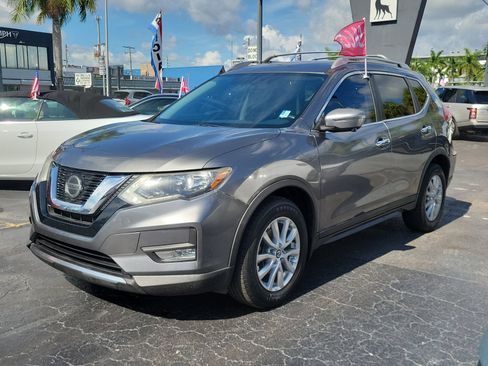 Used 2018 Nissan Rogue SV w/ Premium Package FWD image 33