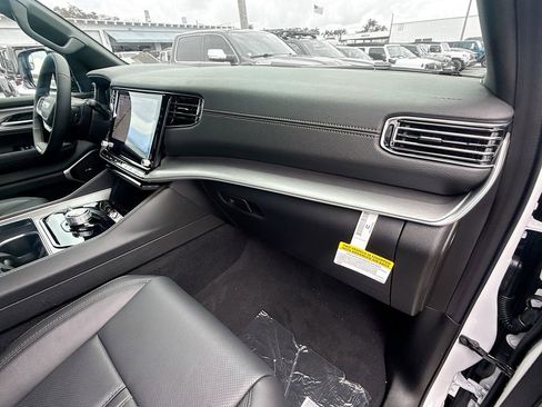 New 2026 Jeep Grand Wagoneer Limited AWD/4WD image 33