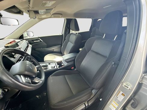 Used 2024 Mitsubishi Outlander ES FWD image 20