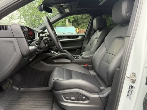 Used 2024 Porsche Cayenne AWD/4WD image 11