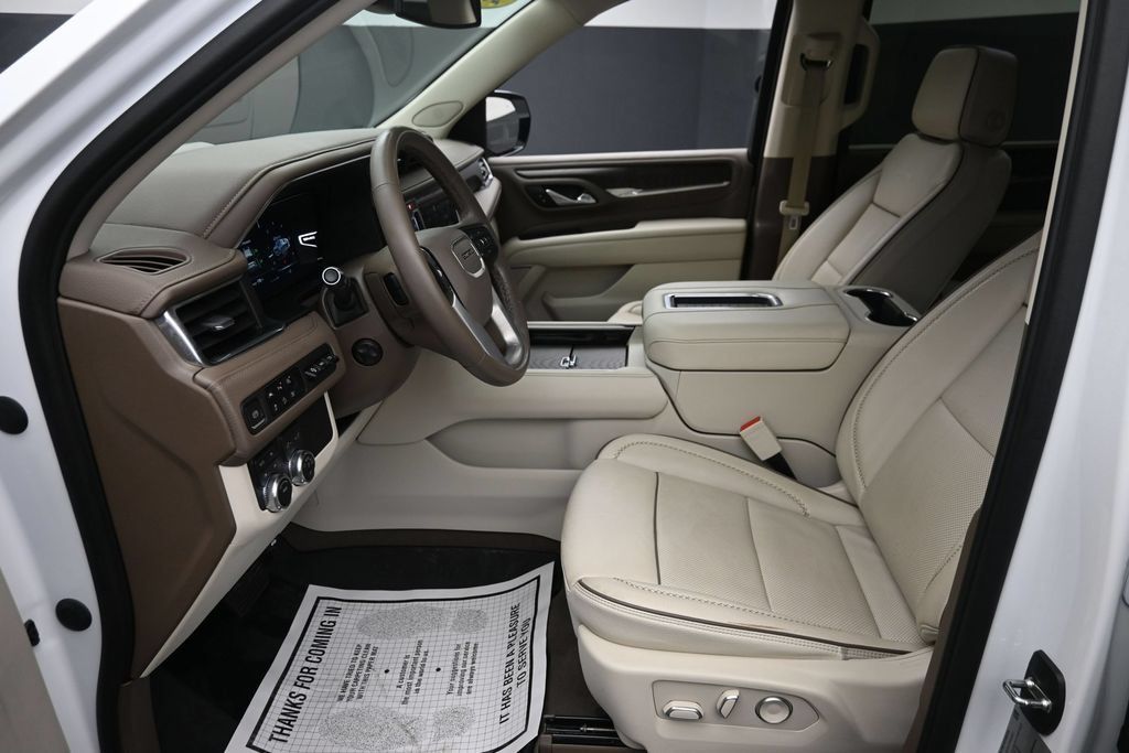 Used 2023 GMC Yukon XL Denali AWD/4WD image 9