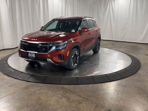 Certified 2025 Kia Seltos SX w/ SX Sunroof Package image 5