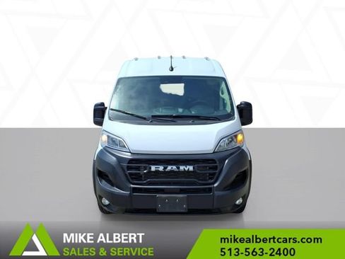 Used 2024 RAM ProMaster 2500 w/ Convenience Group FWD image 2