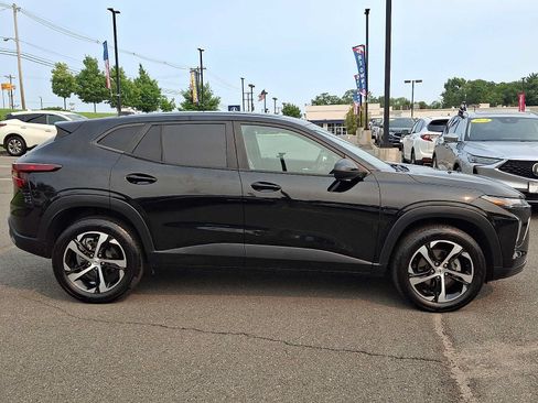 Used 2024 Chevrolet Trax RS w/ Sunroof Package FWD image 7