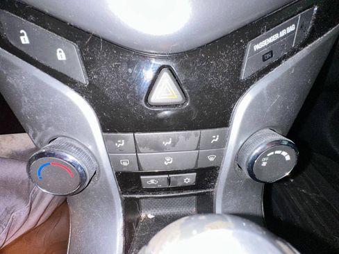 Used 2012 Chevrolet Cruze LT FWD image 29