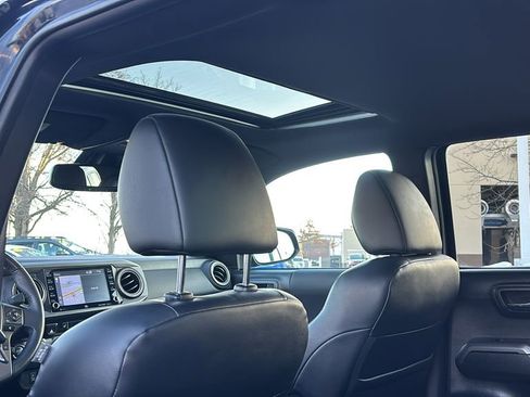 Used 2023 Toyota Tacoma TRD Sport image 32