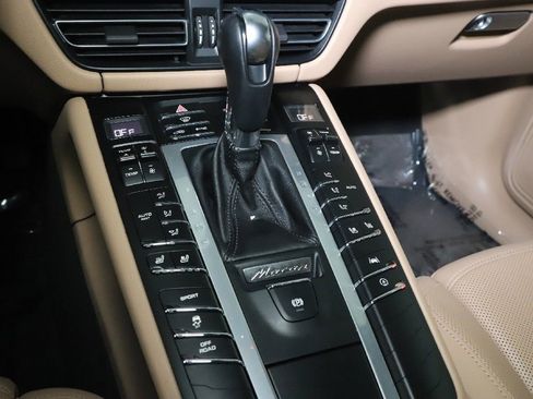 Used 2021 Porsche Macan AWD/4WD image 31
