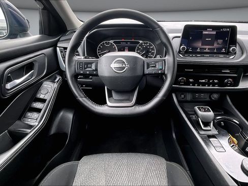 Used 2025 Nissan Rogue SV image 8