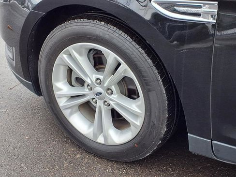 Used 2017 Ford Taurus SE image 24