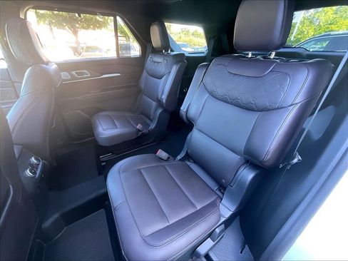 Used 2025 Ford Explorer Platinum w/ LUX Leather Package AWD/4WD image 15