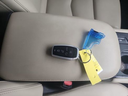 Used 2019 Cadillac XT5 FWD image 16