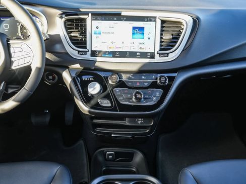 New 2026 Chrysler Voyager LX image 14