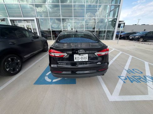 Used 2020 Ford Fusion SE FWD image 5