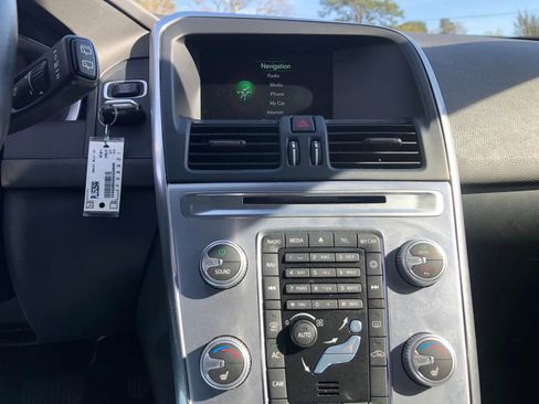 Used 2017 Volvo XC60 T5 Dynamic w/ Preferred Option Package image 31