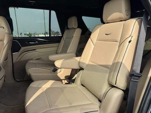Used 2023 Cadillac Escalade Premium Luxury w/ Performance Package image 4