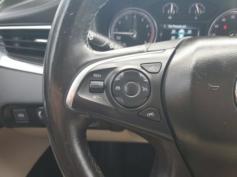 Used 2018 Buick Enclave Essence FWD image 21