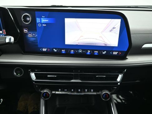 Certified 2026 Chevrolet Traverse LT FWD image 18