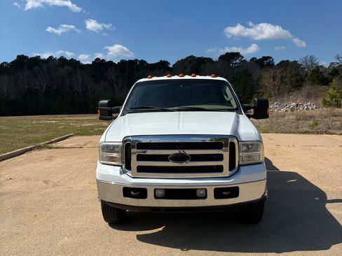 Used 2005 Ford F350 4x4 Crew Cab DRW Super Duty image 2