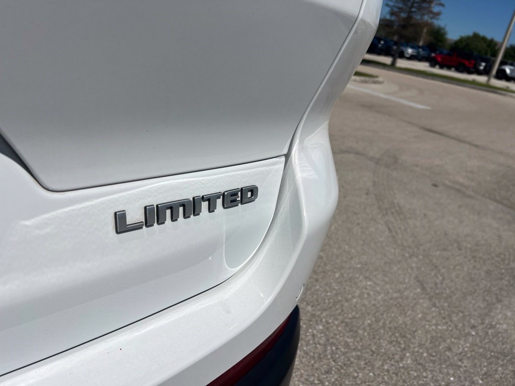 Used 2024 Jeep Grand Cherokee L Limited RWD image 11