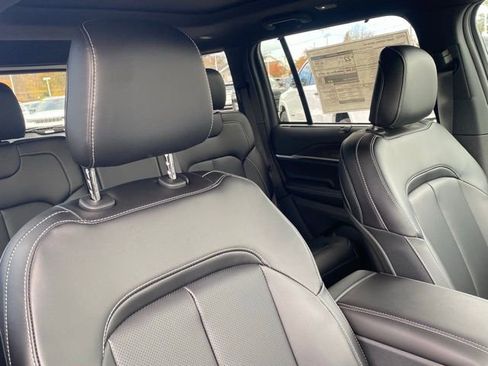 New 2025 Jeep Grand Cherokee Limited w/ Luxury Tech Group II image 32