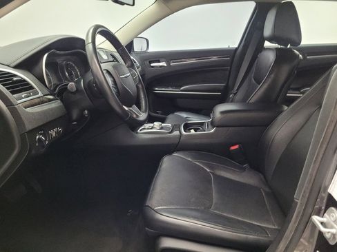 Used 2019 Chrysler 300 Limited RWD image 17