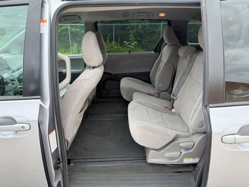 Used 2017 Toyota Sienna LE FWD image 22