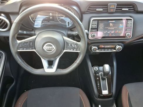 Used 2022 Nissan Versa SR image 27