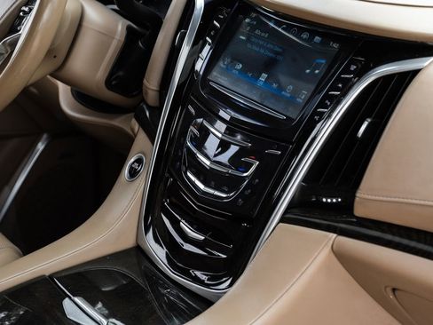 Used 2019 Cadillac Escalade Platinum AWD/4WD image 22
