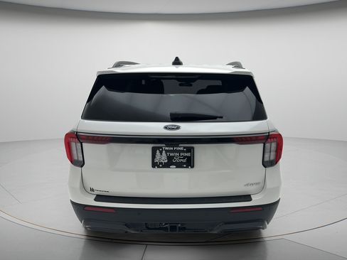 Used 2025 Ford Explorer ST-Line w/ ST-Line Street Pack AWD/4WD image 4