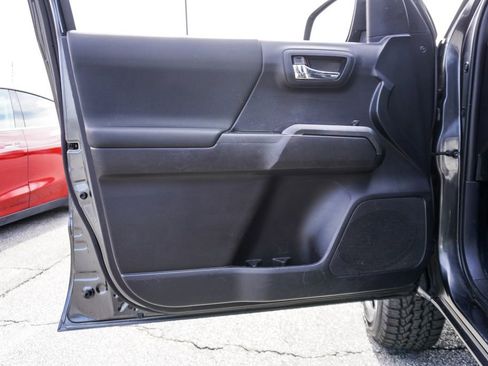 Used 2020 Toyota Tacoma TRD Sport image 19