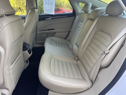 Used 2016 Ford Fusion SE w/ Equipment Group 202A FWD image 9