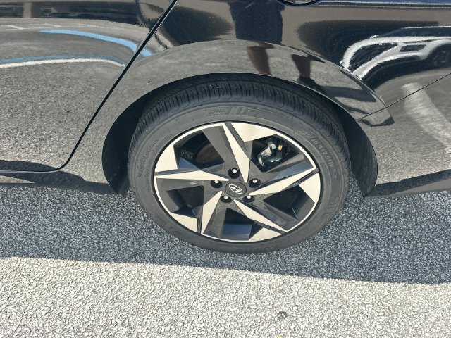 Certified 2023 Hyundai Elantra SEL w/ Convenience Package FWD image 11