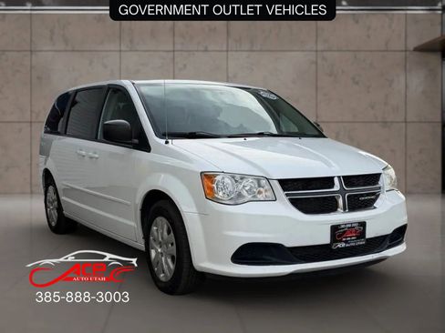 Used 2017 Dodge Grand Caravan SE w/ UConnect Hands-Free Group image 1