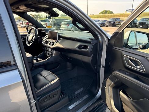 Used 2023 Chevrolet Suburban RST w/ Luxury Package RWD image 15