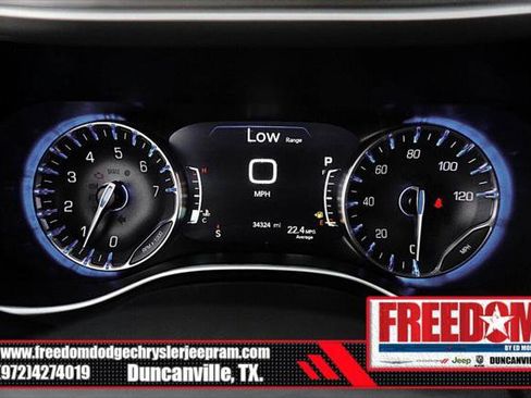 Certified 2024 Chrysler Pacifica Touring-L image 19