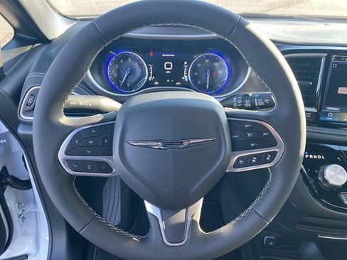 New 2026 Chrysler Pacifica Select image 15