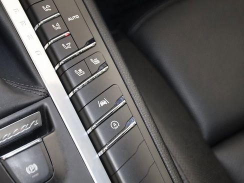 Used 2021 Porsche Macan image 34