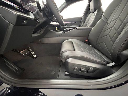 Used 2026 BMW 550e xDrive image 31