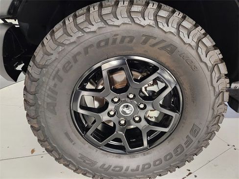 Used 2023 Ford Bronco Wildtrak image 8