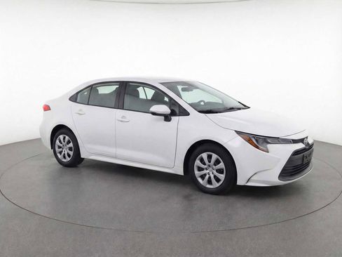 Used 2023 Toyota Corolla LE image 3