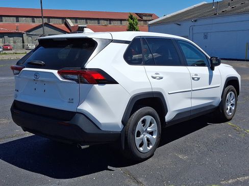 Used 2022 Toyota RAV4 LE AWD/4WD image 16